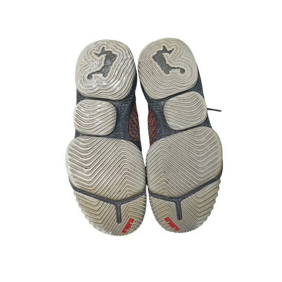 LeBron 16 '20 20' Men’s Size 13 - Picture 8 of 8